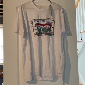 Levi graphic tee